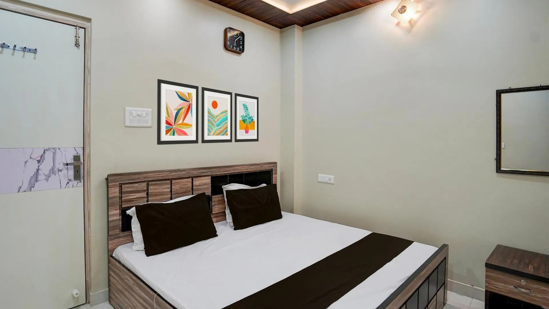 Apartment Hotel O Shiv Balaji Guest House Varanasi India